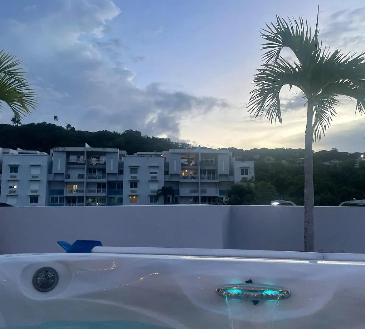Penthouse Condo, Rooftop Terrace With Hot Tub, 6Ppl Las Coles